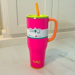 Swig Life mega tumbler 40oz